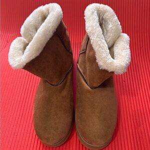 Skechers Brown Suede Boots with White Fur